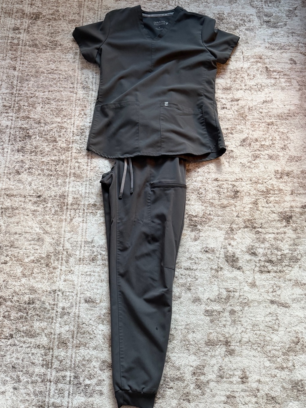 Fabletics Women's charcoal grey  Two-Piece Scrub Set